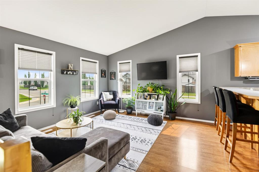 Picture of 44 Duncan Street , Penhold Real Estate Listing