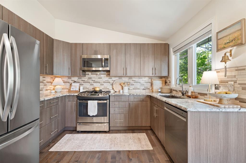 Picture of 36 Sunvista Place SE, Calgary Real Estate Listing