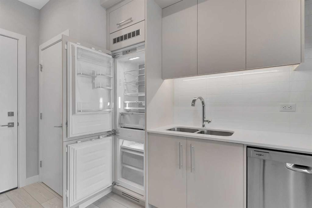 Picture of 516, 8230 Broadcast Avenue SW, Calgary Real Estate Listing