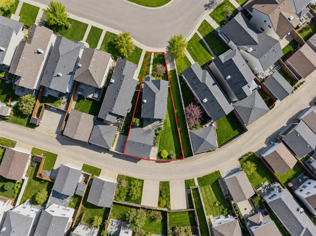 Picture of 49 Evermeadow Manor SW, Calgary Real Estate Listing