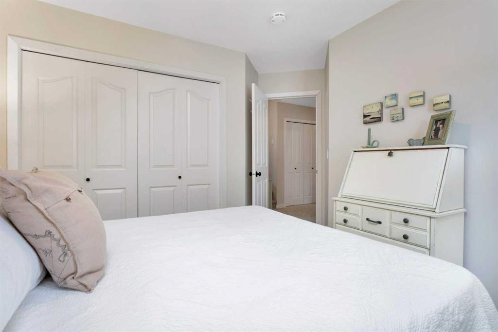 Picture of 8 Pritchard Close , Sylvan Lake Real Estate Listing