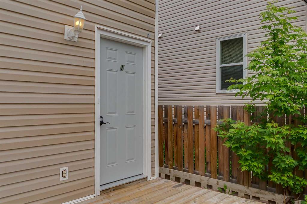 Picture of 4627 73 Street NW, Calgary Real Estate Listing