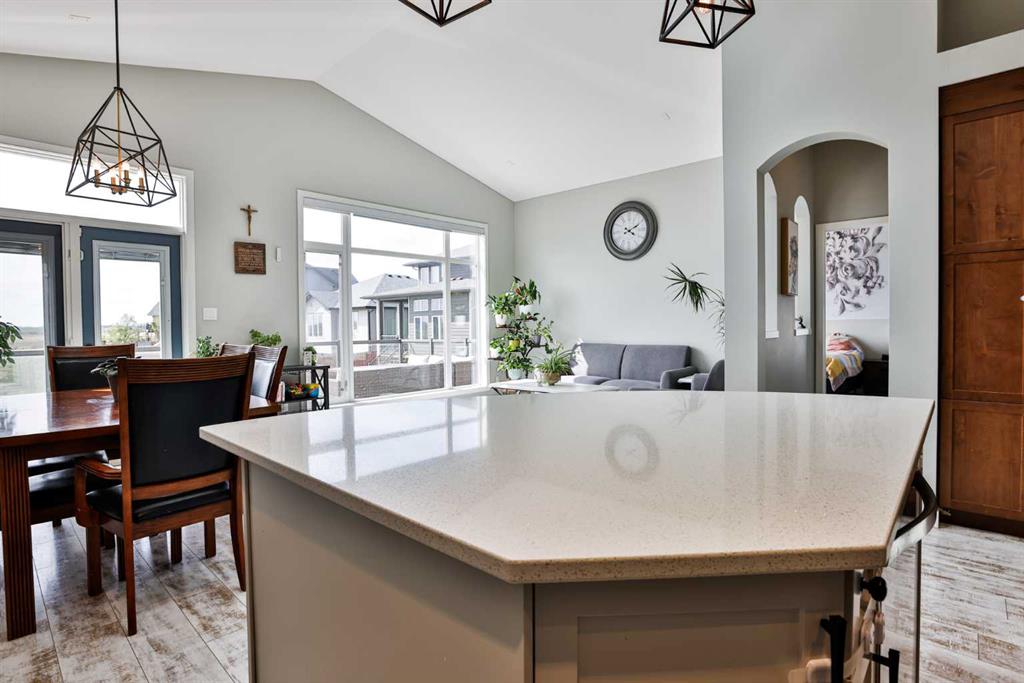 Picture of 914 Maydell Palmer Vista N, Lethbridge Real Estate Listing
