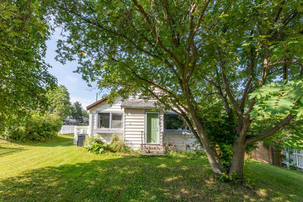 Picture of 115 Meadow Drive , Hinton Real Estate Listing