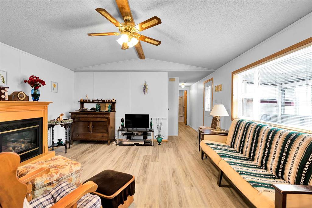 Picture of 3123 Burroughs Manor NE, Calgary Real Estate Listing