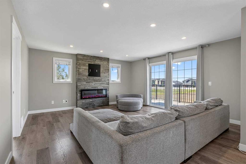 Picture of 354096 48 Street E, Okotoks Real Estate Listing
