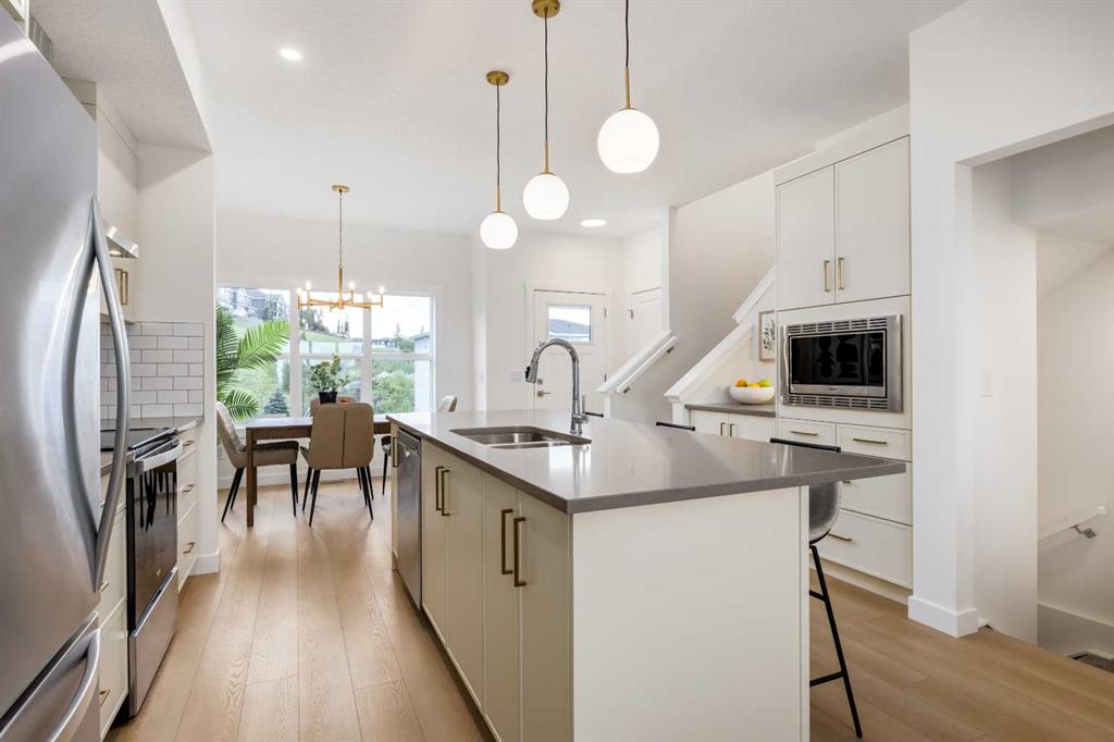 Picture of 1905, 525 River Heights Drive , Cochrane Real Estate Listing