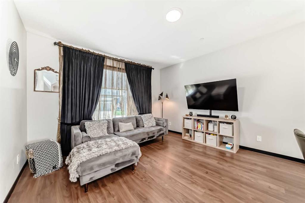 Picture of 36 Howse Heights NE, Calgary Real Estate Listing