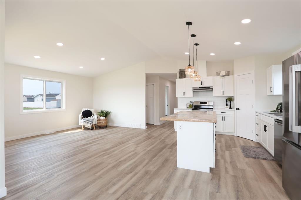 Picture of 321 20 Street E, Brooks Real Estate Listing