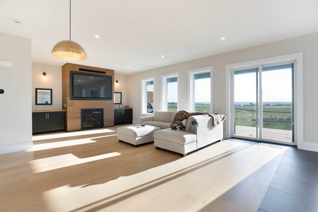Picture of 4, 4141 Township Road 340  , Rural Mountain View County Real Estate Listing