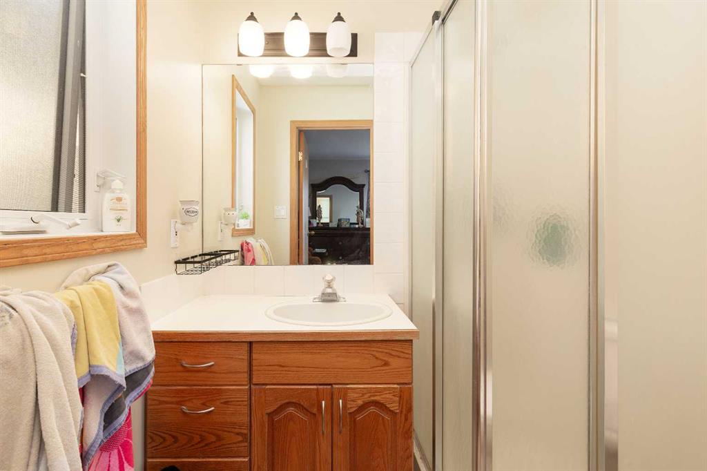 Picture of 14 Heritage Road W, Lethbridge Real Estate Listing