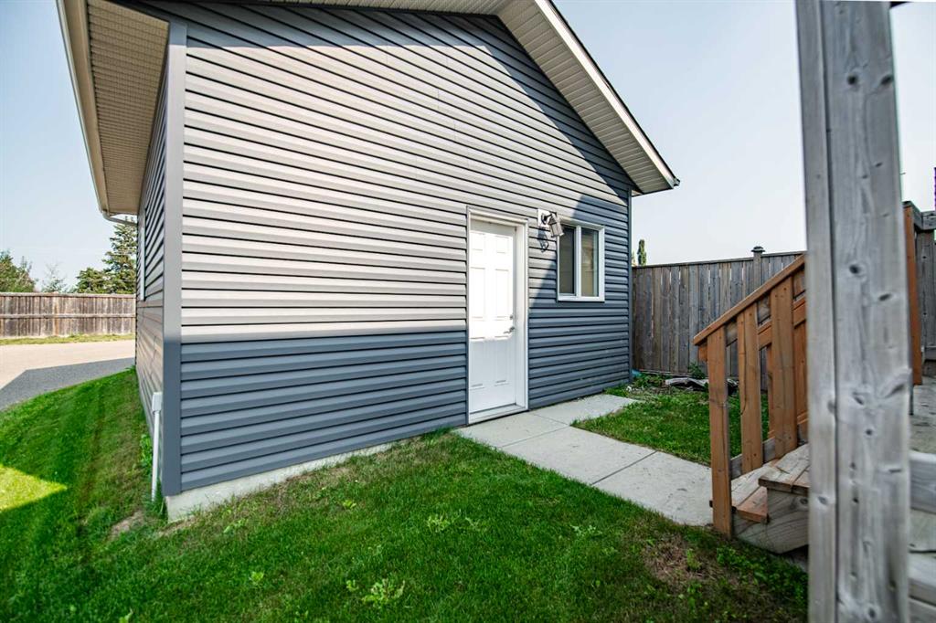 Picture of 42 Reid Court , Sylvan Lake Real Estate Listing
