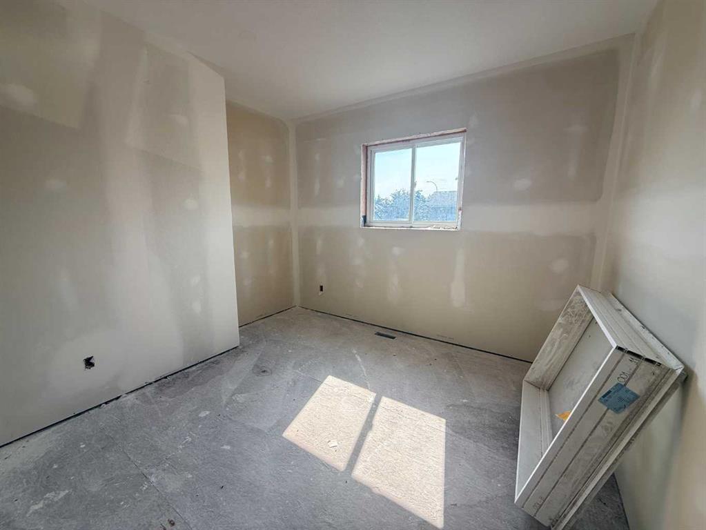 Picture of 905 7 Avenue , Fox Creek Real Estate Listing