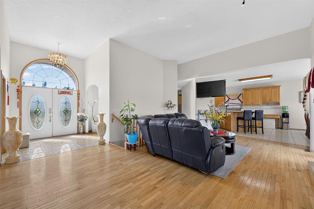 Picture of 6 Meadow Ridge Bay , Conrich Real Estate Listing