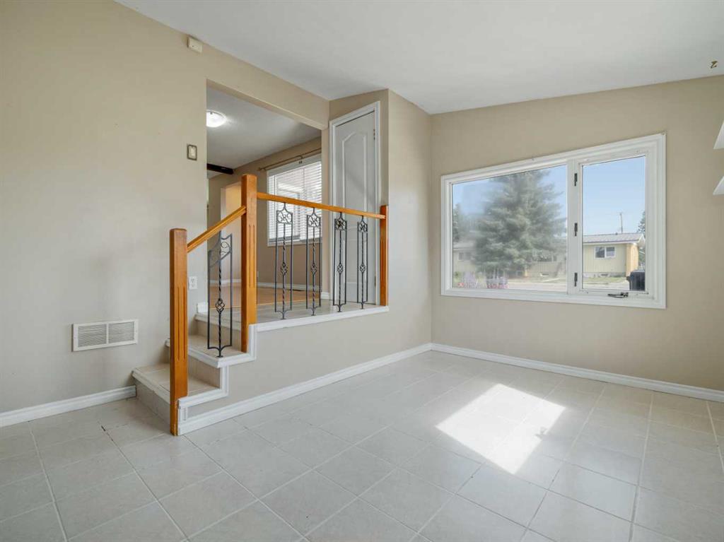 Picture of 505 Centennial Avenue , Picture Butte Real Estate Listing