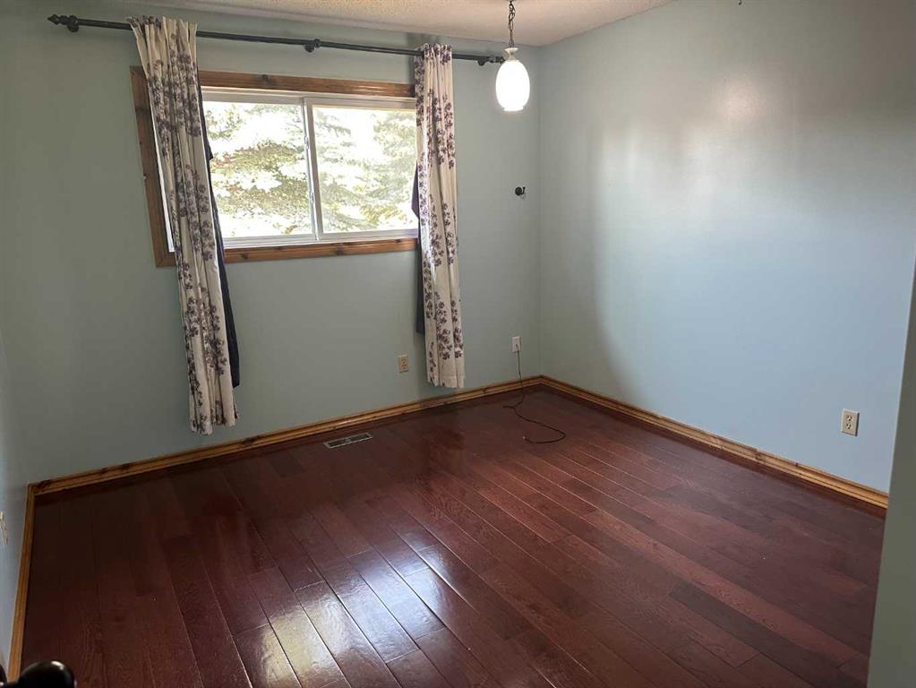 Picture of 2322 15 Avenue , Didsbury Real Estate Listing