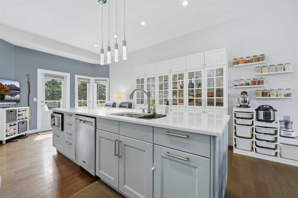Picture of 427 Douglas Ridge Mews SE, Calgary Real Estate Listing