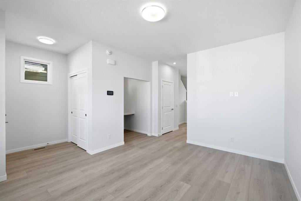 Picture of 131 Royston Way NW, Calgary Real Estate Listing