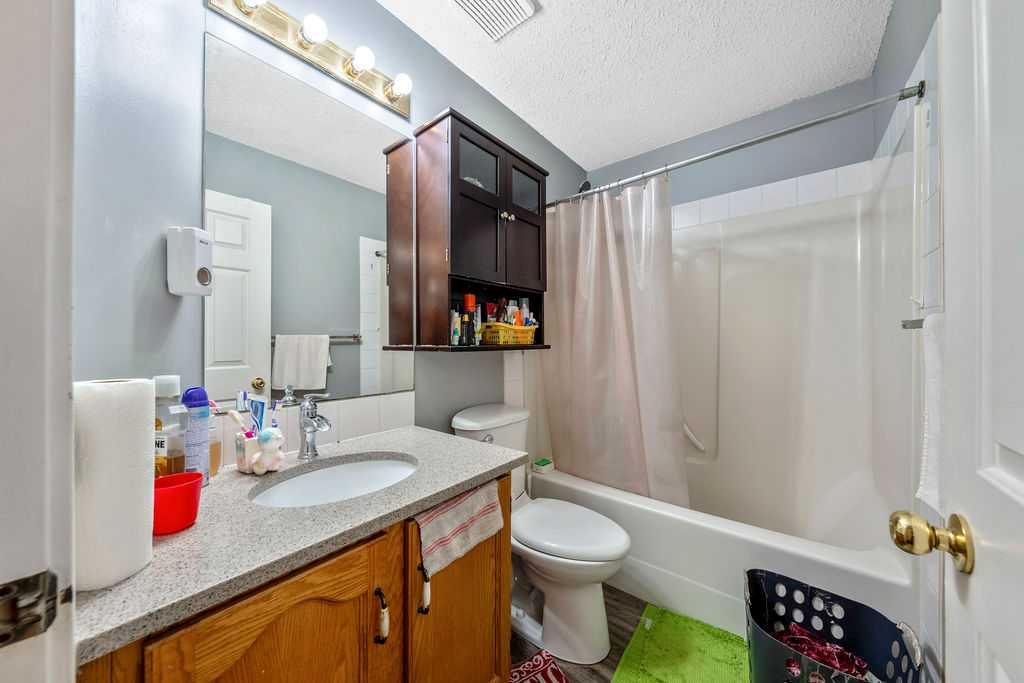 Picture of 318 Applewood Drive SE, Calgary Real Estate Listing