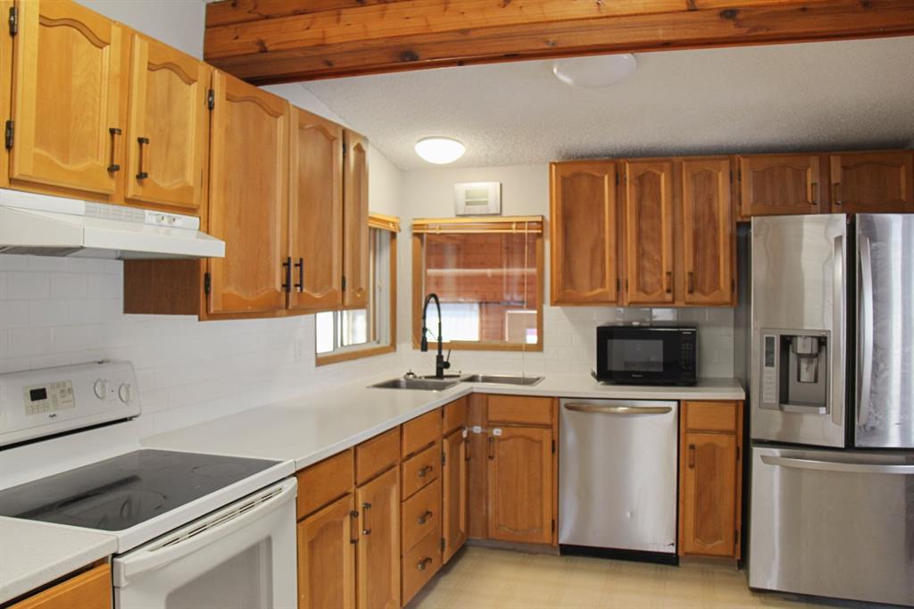 Picture of 572 West Crescent , Forestburg Real Estate Listing