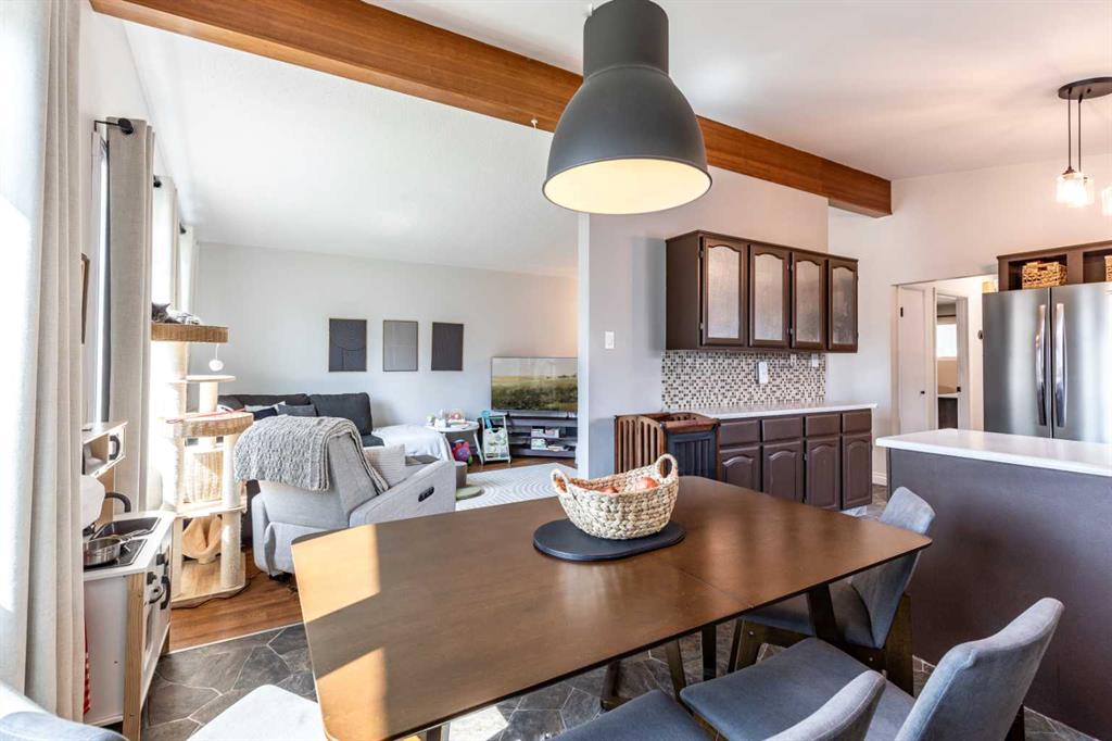 Picture of 1625 10 Avenue NE, Medicine Hat Real Estate Listing