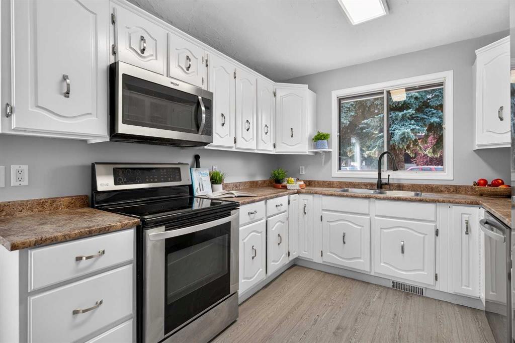 Picture of 258 Summerwood Place SE, Airdrie Real Estate Listing