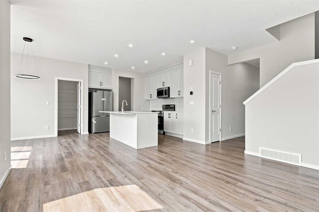 Picture of 4041 Southwinds Way SW, Airdrie Real Estate Listing
