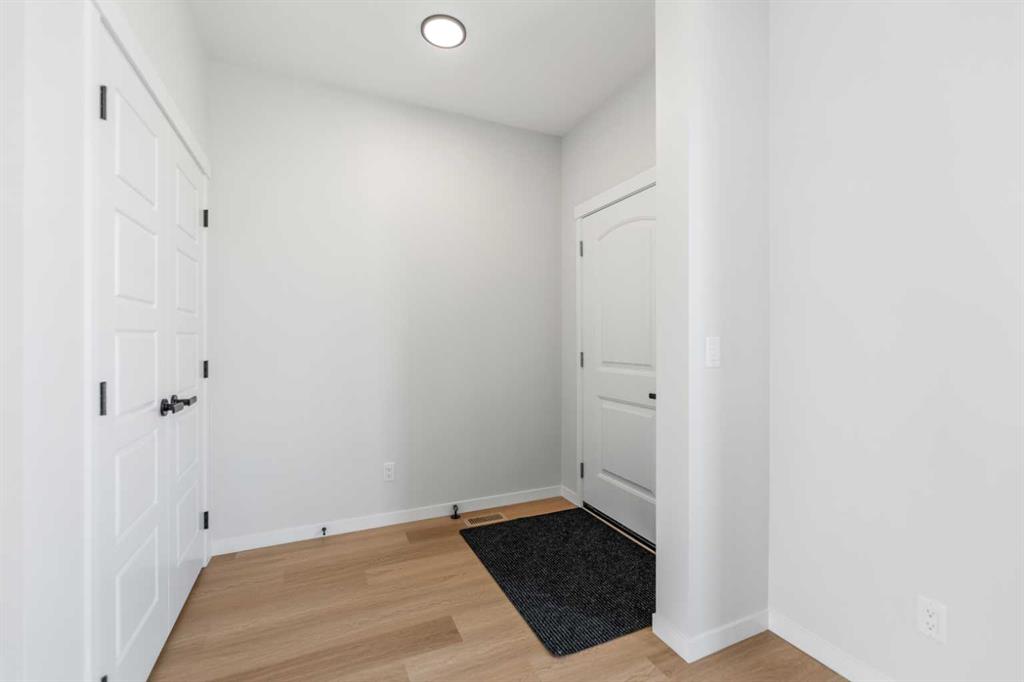 Picture of 247 Lucas Gate NW, Calgary Real Estate Listing