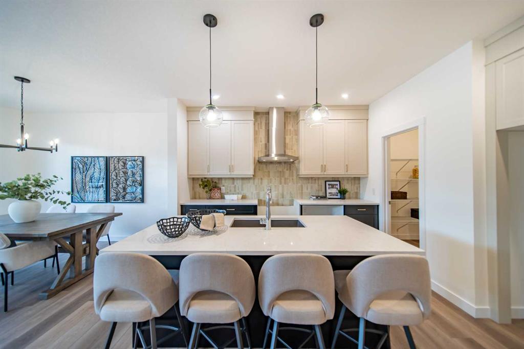 Picture of 168 Creekstone Circle SW, Calgary Real Estate Listing