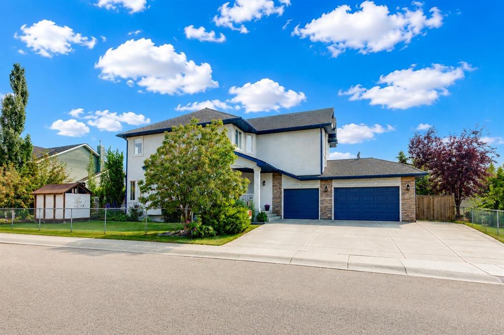 Picture of 402 Fairways Mews NW, Airdrie Real Estate Listing