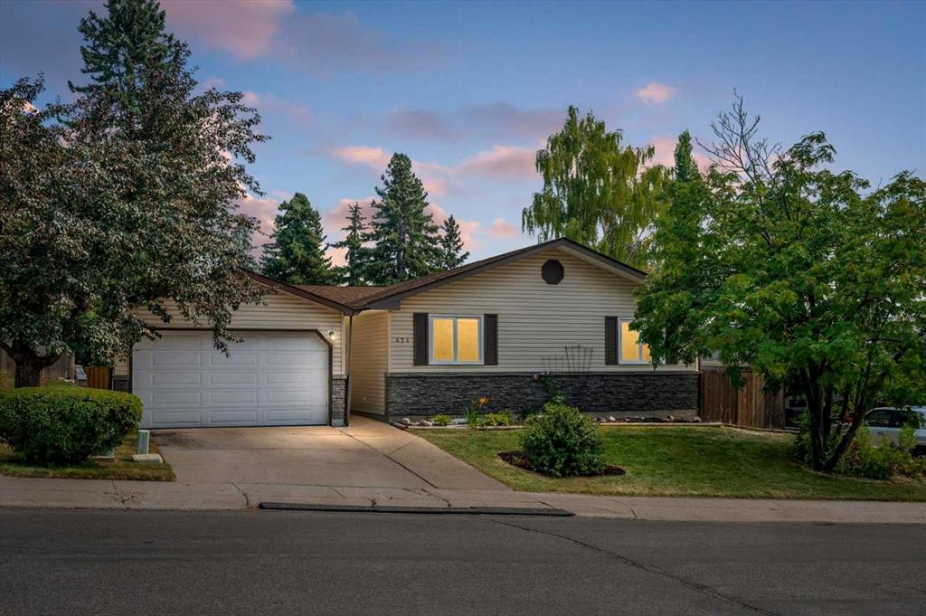 Picture of 424 Silver Valley Drive NW, Calgary Real Estate Listing