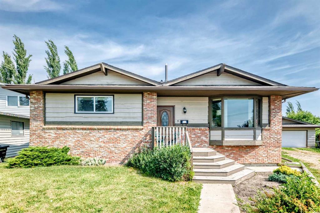Picture of 3 43 Avenue Close , Lacombe Real Estate Listing