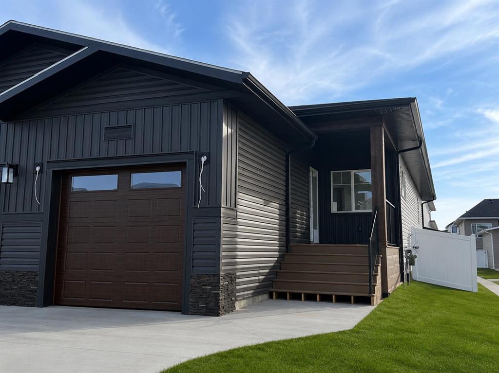 Picture of 83 Gray Close , Sylvan Lake Real Estate Listing