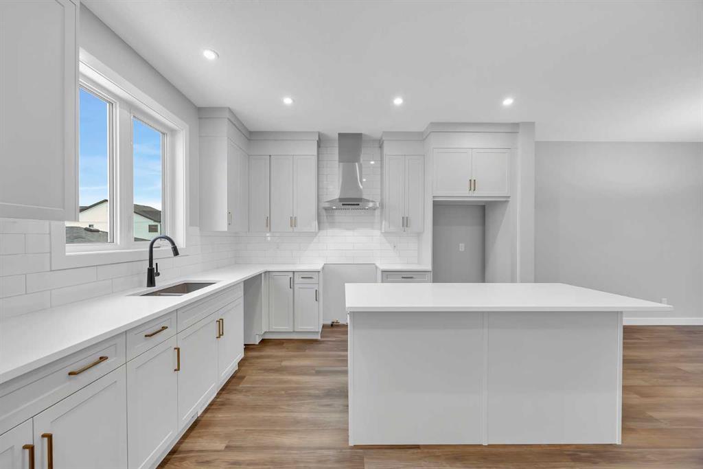 Picture of 10 Versant Path SW, Calgary Real Estate Listing