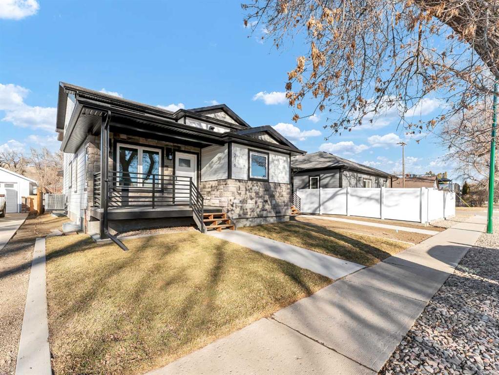 Picture of 216 2 Street NW, Medicine Hat Real Estate Listing