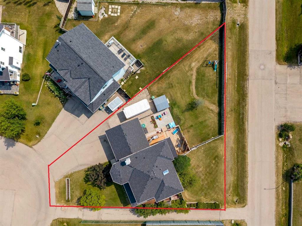 Picture of 16 Henderson Bay NE, Langdon Real Estate Listing