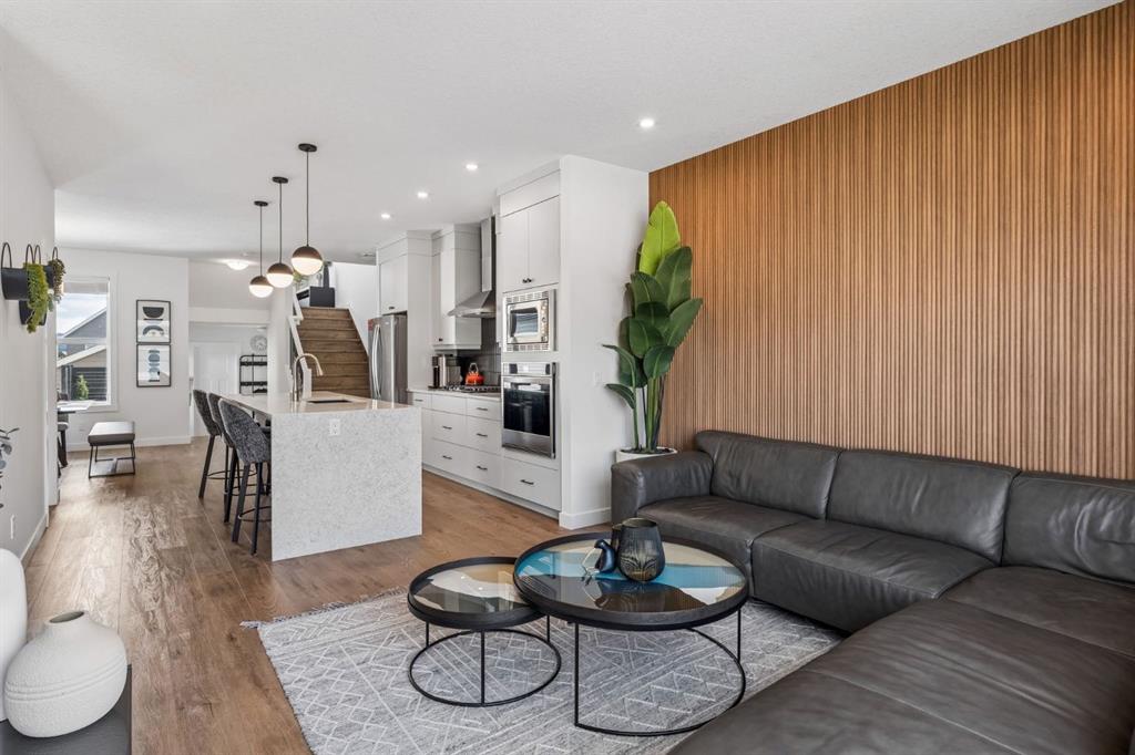 Picture of 125 Rochester Way NW, Calgary Real Estate Listing