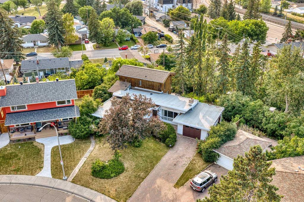 Picture of 15 Glenview Drive SW, Calgary Real Estate Listing