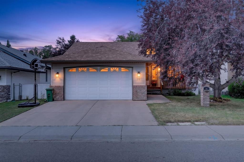Picture of 28 Cambridge Glen Drive , Strathmore Real Estate Listing
