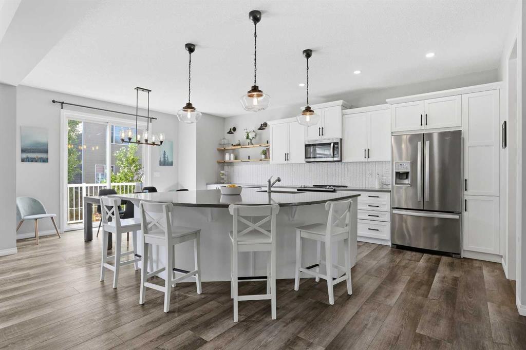 Picture of 25 Yorkville Green SW, Calgary Real Estate Listing