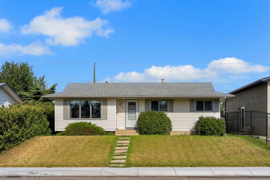 Picture of 112 Penmeadows Close SE, Calgary Real Estate Listing