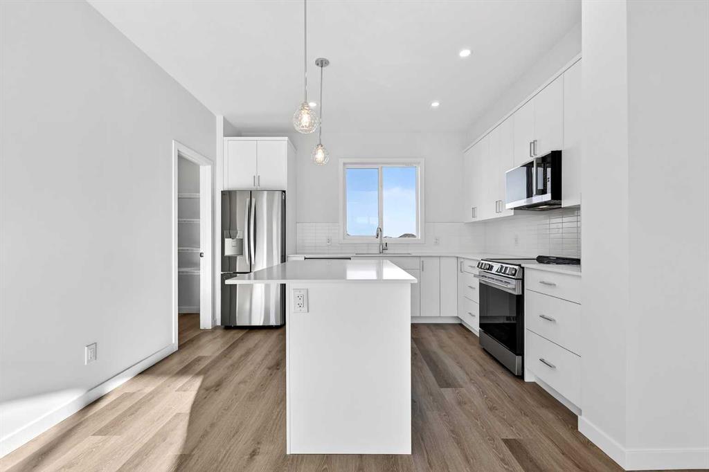 Picture of 12 Hotchkiss Parade SE, Calgary Real Estate Listing