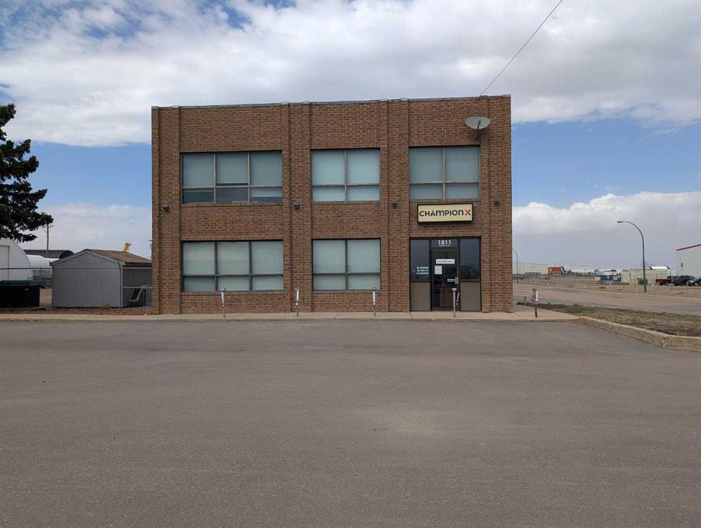Picture of 1811 Broadway Avenue E, Redcliff Real Estate Listing