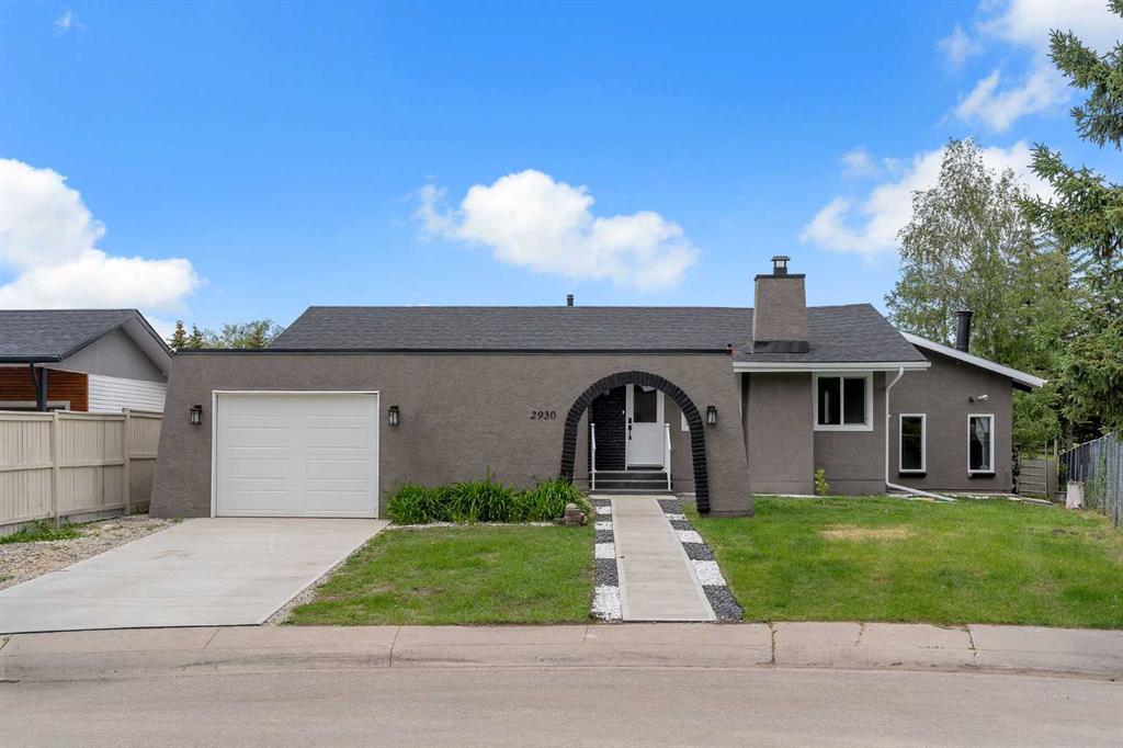 Picture of 2930 Oakmoor Crescent SW, Calgary Real Estate Listing