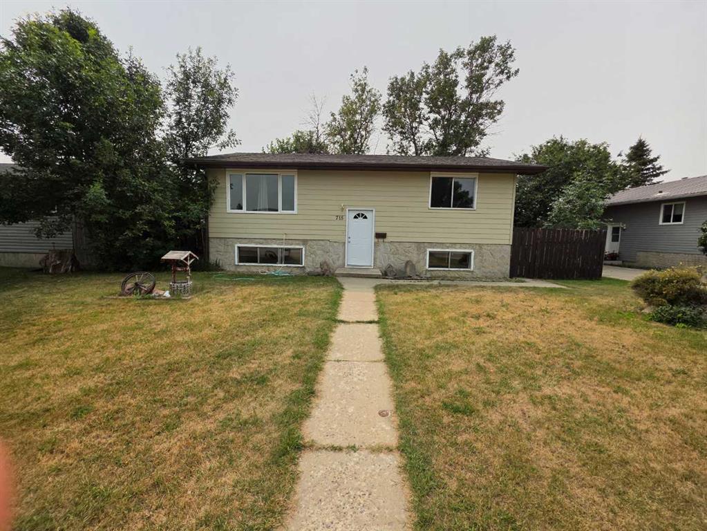 Picture of 715 Rosewood Avenue , Picture Butte Real Estate Listing