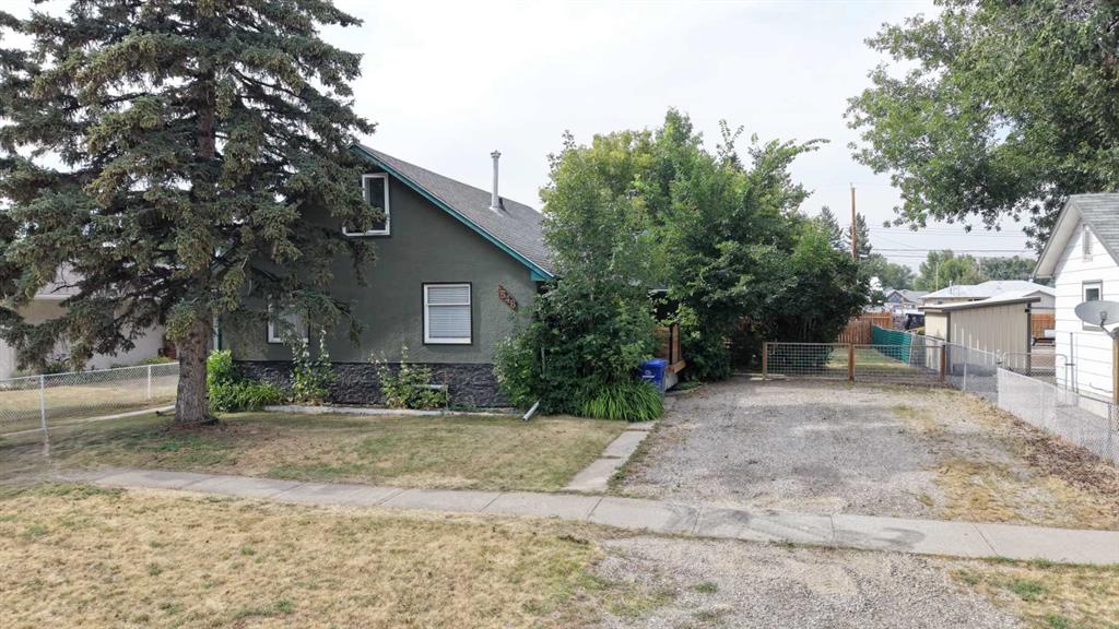 Picture of 348 47 Avenue W, Claresholm Real Estate Listing