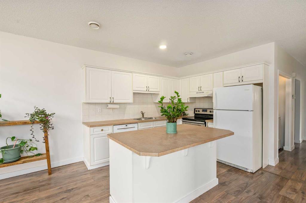 Picture of 2, 116 First Street , Cochrane Real Estate Listing