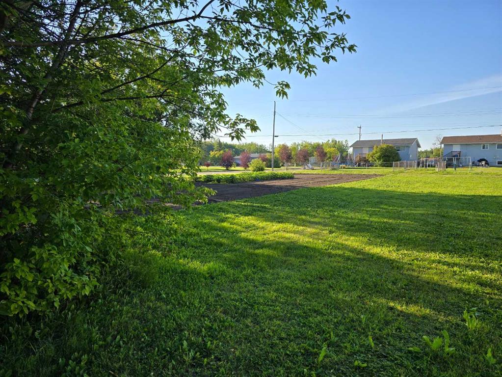 Picture of 217 2 Avenue NE, McLennan Real Estate Listing
