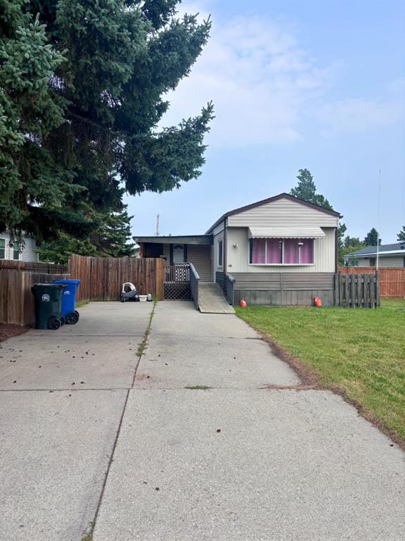 Picture of 211 5 Street , Sundre Real Estate Listing