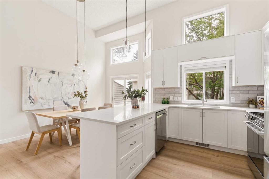 Picture of 4 Kingsland Villas SW, Calgary Real Estate Listing